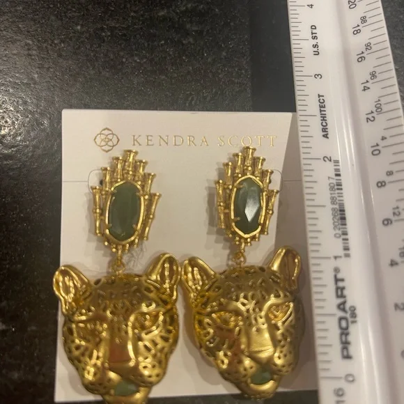 Kendra Scott Maura Vintage Gold Jaguar statement earrings in SAGE. NEW - Picture 9 of 9